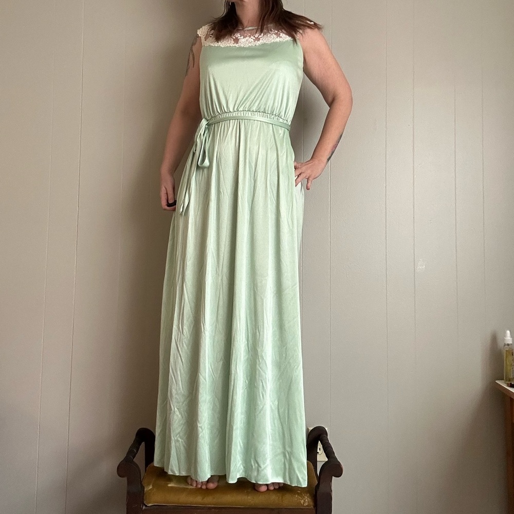 Beautiful Vintage mint green union made dress with white lace at neck